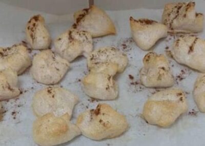 Cinnamon Meringue Puffs
